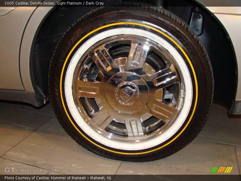 Light Platinum / Dark Gray 2005 Cadillac DeVille Sedan