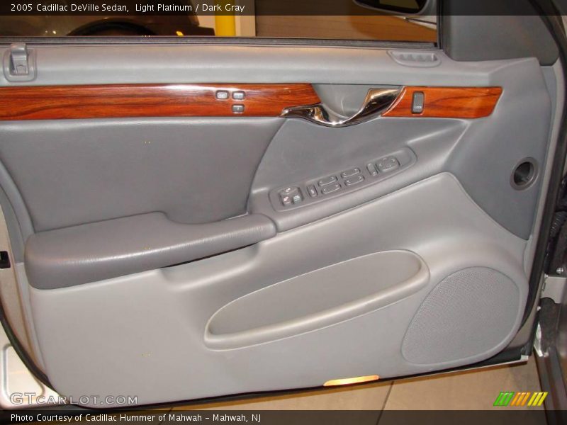 Light Platinum / Dark Gray 2005 Cadillac DeVille Sedan