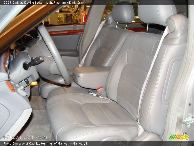 Light Platinum / Dark Gray 2005 Cadillac DeVille Sedan
