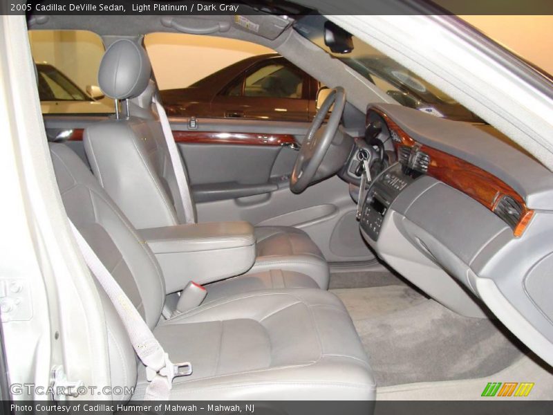 Light Platinum / Dark Gray 2005 Cadillac DeVille Sedan