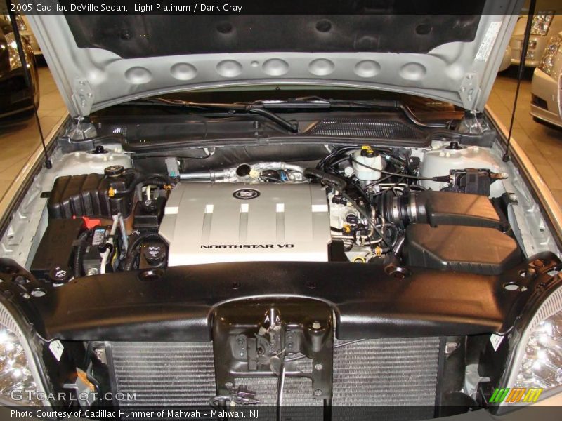 Light Platinum / Dark Gray 2005 Cadillac DeVille Sedan