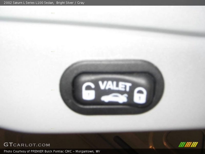 Bright Silver / Gray 2002 Saturn L Series L100 Sedan