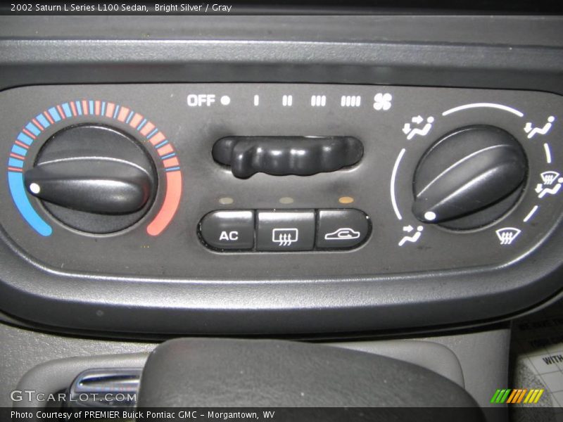 Bright Silver / Gray 2002 Saturn L Series L100 Sedan