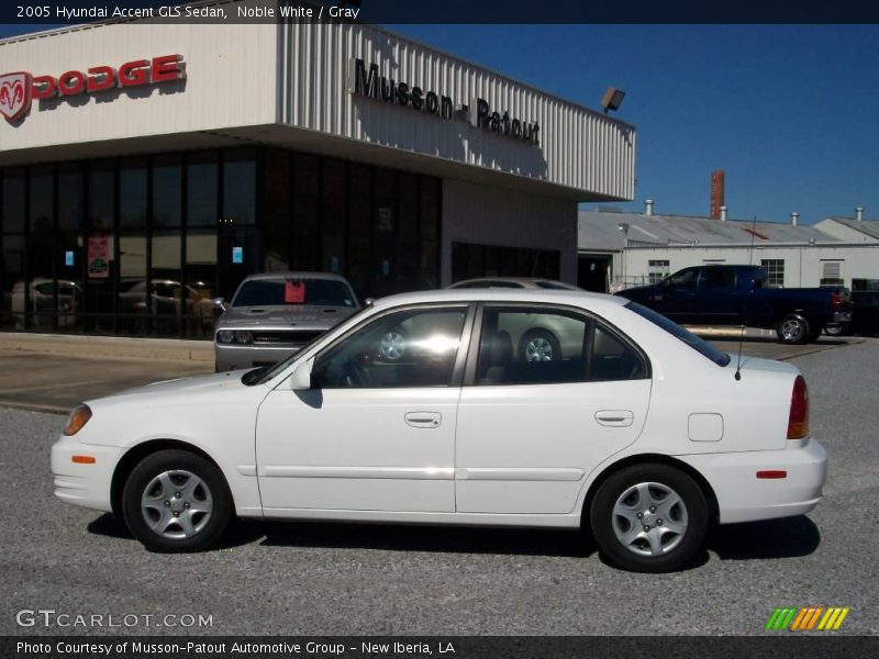 Noble White / Gray 2005 Hyundai Accent GLS Sedan