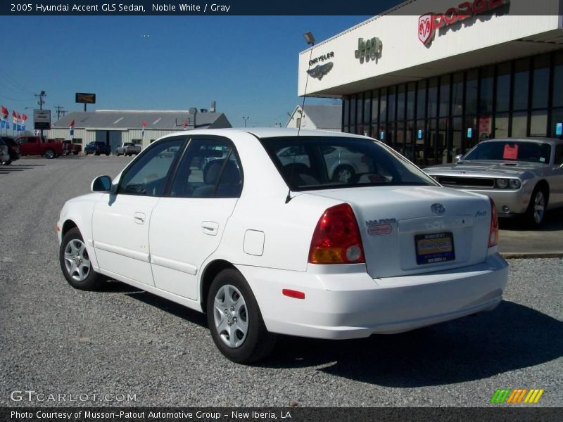 Noble White / Gray 2005 Hyundai Accent GLS Sedan