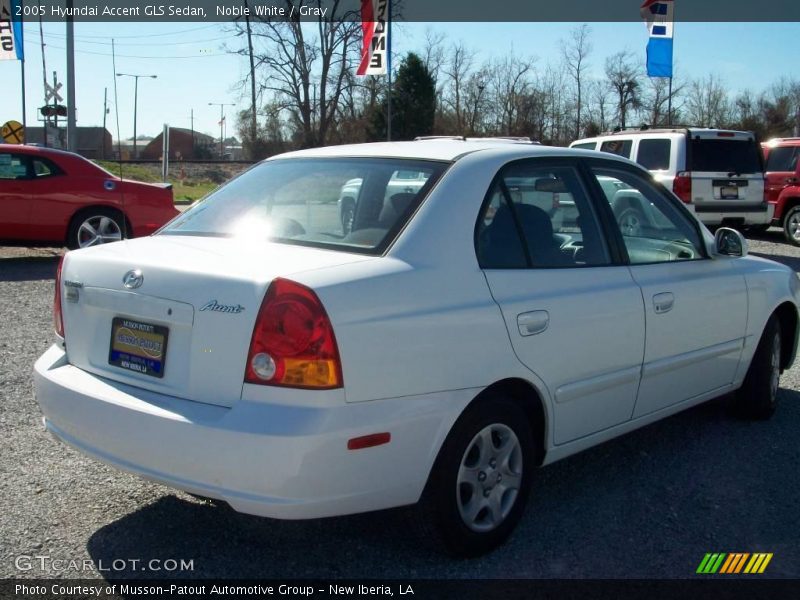 Noble White / Gray 2005 Hyundai Accent GLS Sedan