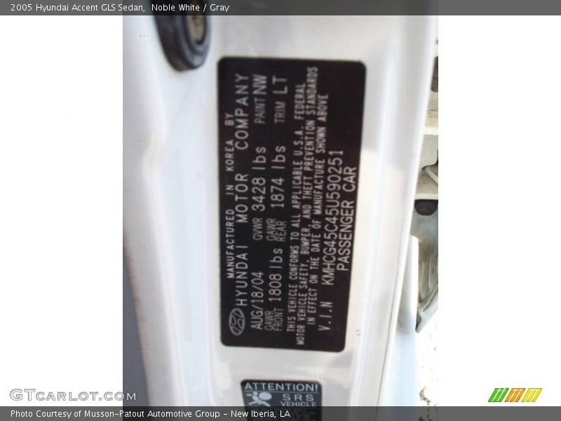 Noble White / Gray 2005 Hyundai Accent GLS Sedan