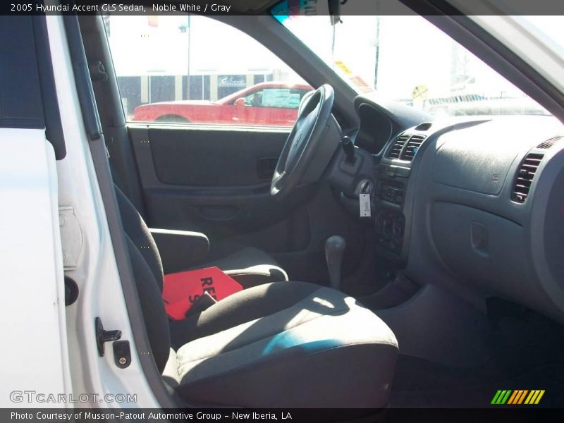 Noble White / Gray 2005 Hyundai Accent GLS Sedan