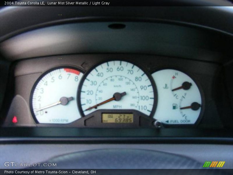 Lunar Mist Silver Metallic / Light Gray 2004 Toyota Corolla LE