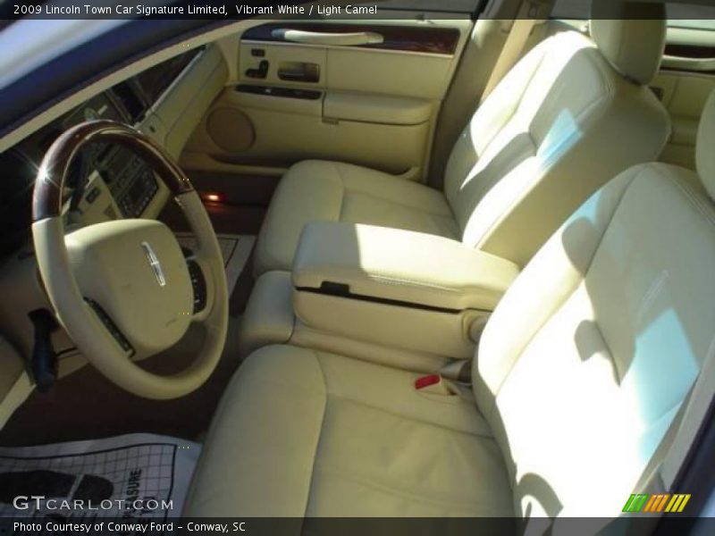 Vibrant White / Light Camel 2009 Lincoln Town Car Signature Limited