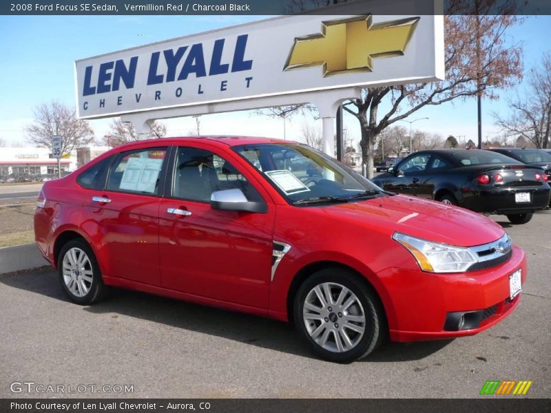Vermillion Red / Charcoal Black 2008 Ford Focus SE Sedan