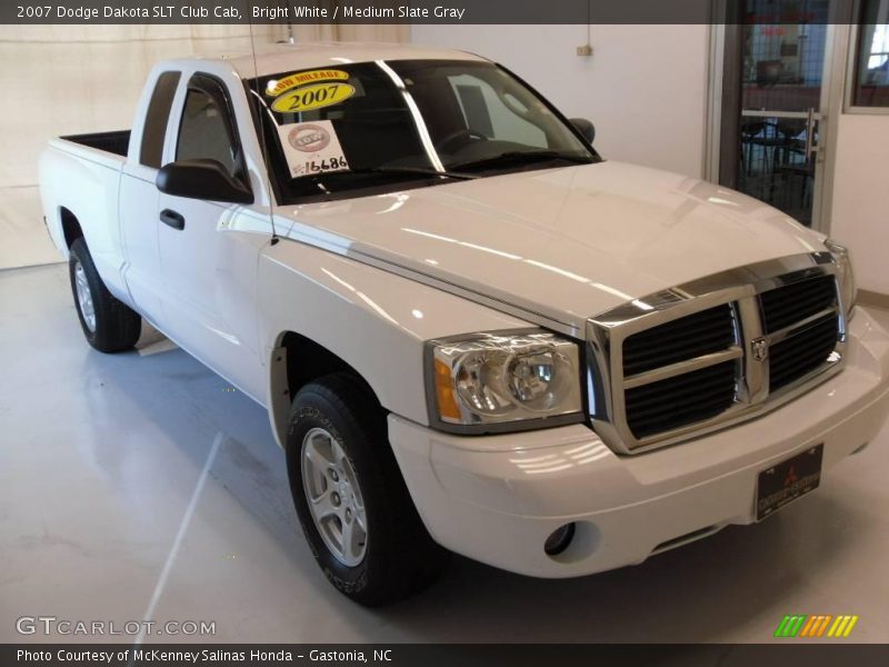 Bright White / Medium Slate Gray 2007 Dodge Dakota SLT Club Cab