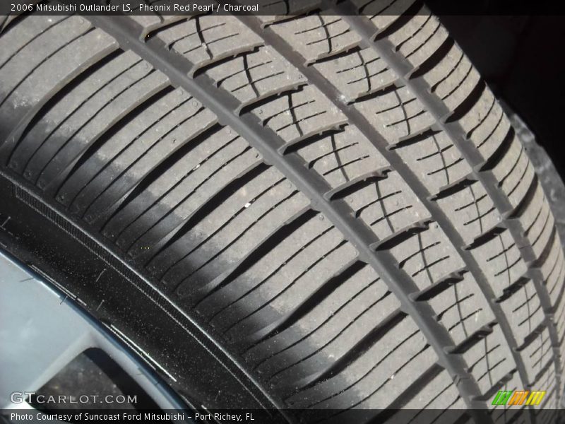 Pheonix Red Pearl / Charcoal 2006 Mitsubishi Outlander LS