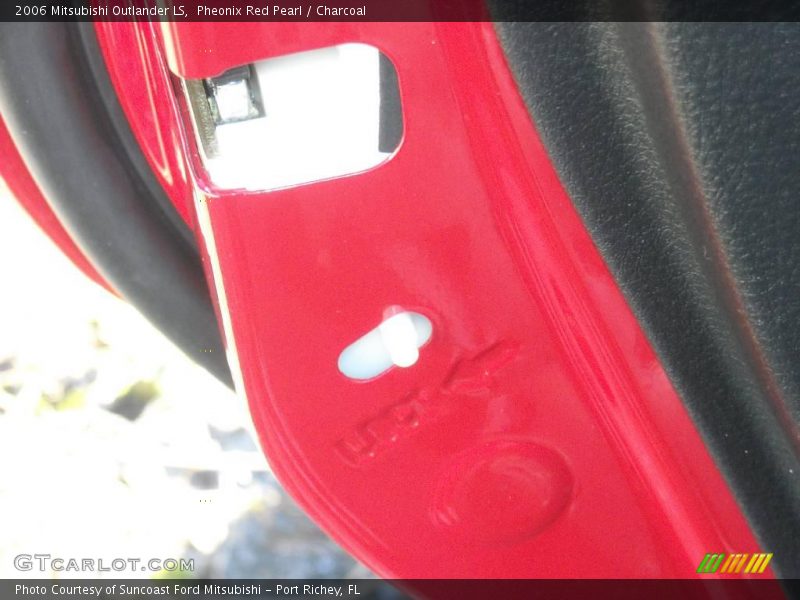 Pheonix Red Pearl / Charcoal 2006 Mitsubishi Outlander LS
