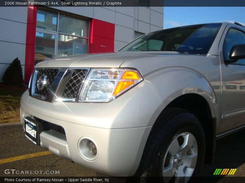 Silver Lightning Metallic / Graphite 2006 Nissan Pathfinder S 4x4