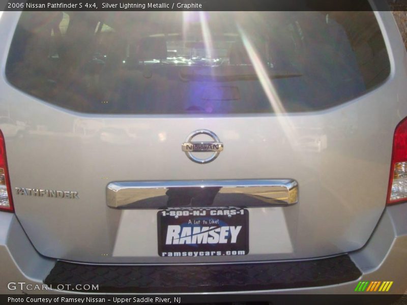 Silver Lightning Metallic / Graphite 2006 Nissan Pathfinder S 4x4