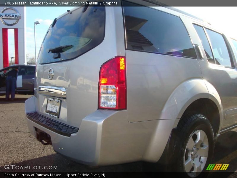 Silver Lightning Metallic / Graphite 2006 Nissan Pathfinder S 4x4