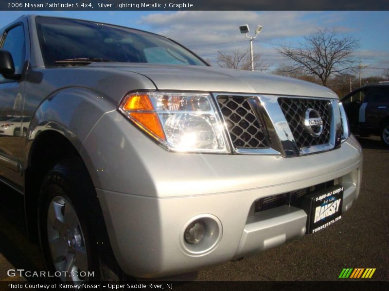 Silver Lightning Metallic / Graphite 2006 Nissan Pathfinder S 4x4