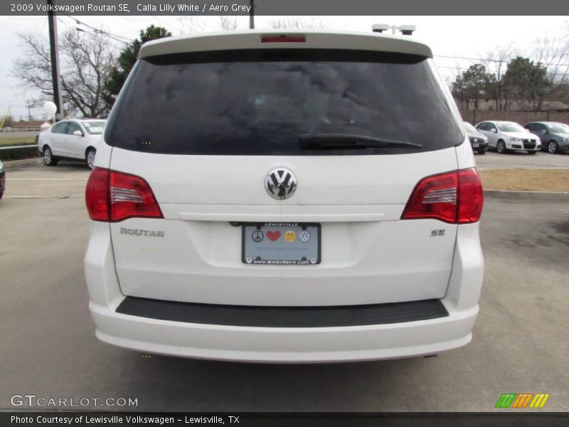 Calla Lilly White / Aero Grey 2009 Volkswagen Routan SE