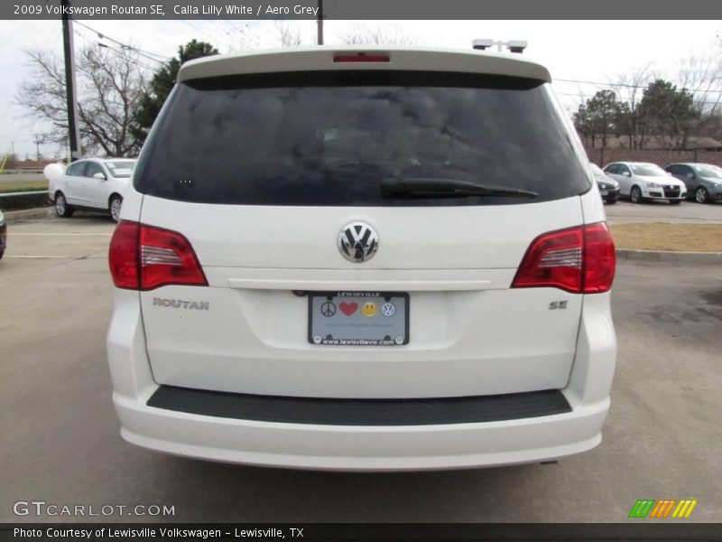 Calla Lilly White / Aero Grey 2009 Volkswagen Routan SE