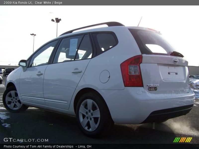 Clear White / Beige 2009 Kia Rondo LX