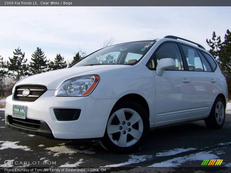 Clear White / Beige 2009 Kia Rondo LX