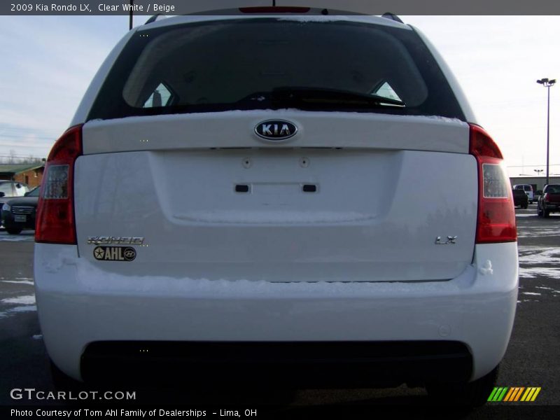 Clear White / Beige 2009 Kia Rondo LX