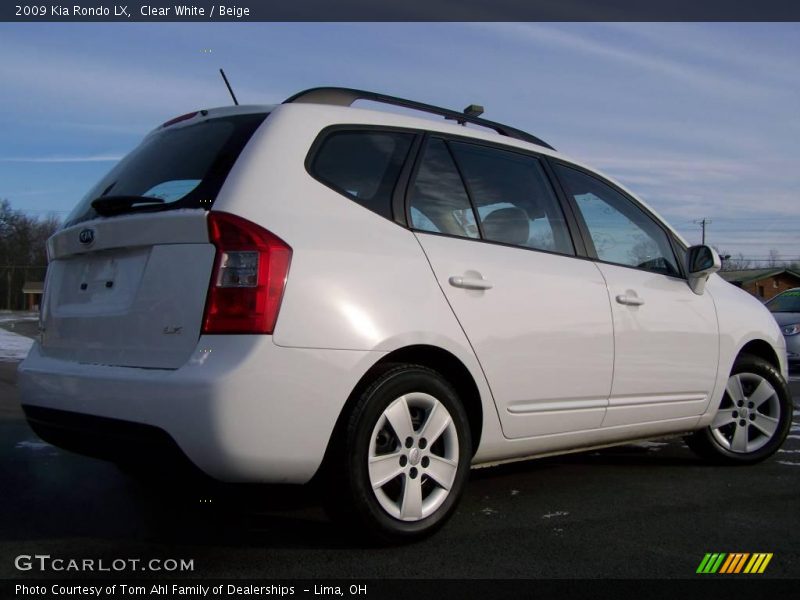 Clear White / Beige 2009 Kia Rondo LX