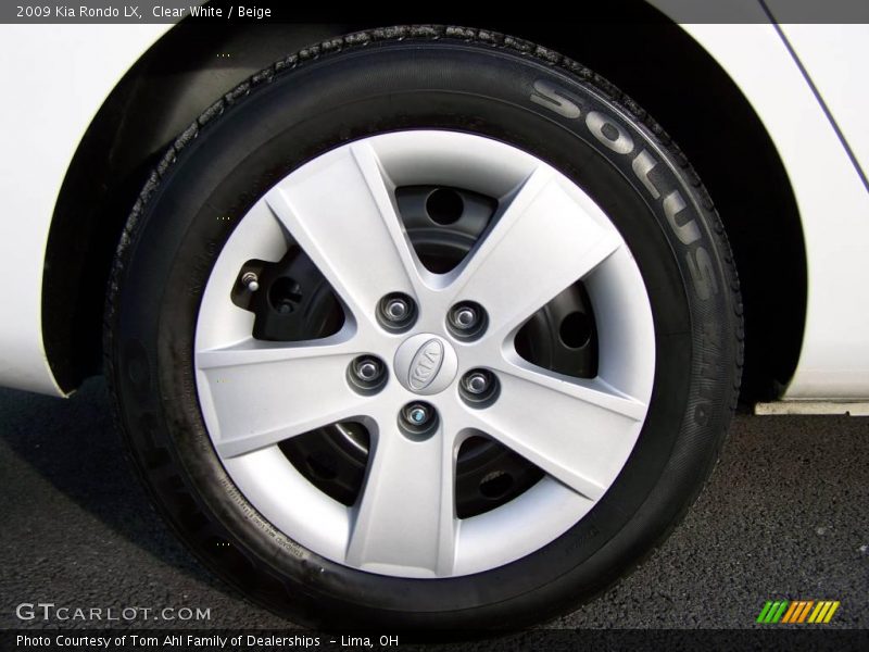 Clear White / Beige 2009 Kia Rondo LX