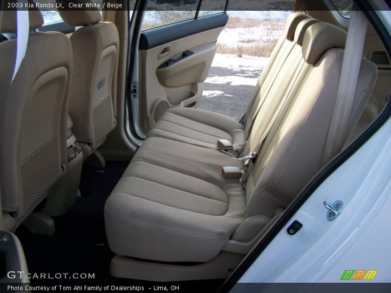 Clear White / Beige 2009 Kia Rondo LX