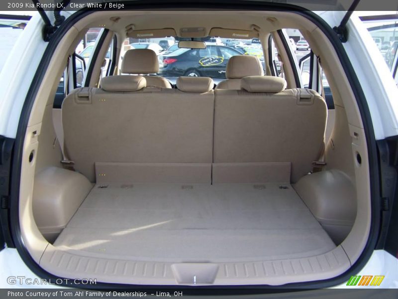 Clear White / Beige 2009 Kia Rondo LX