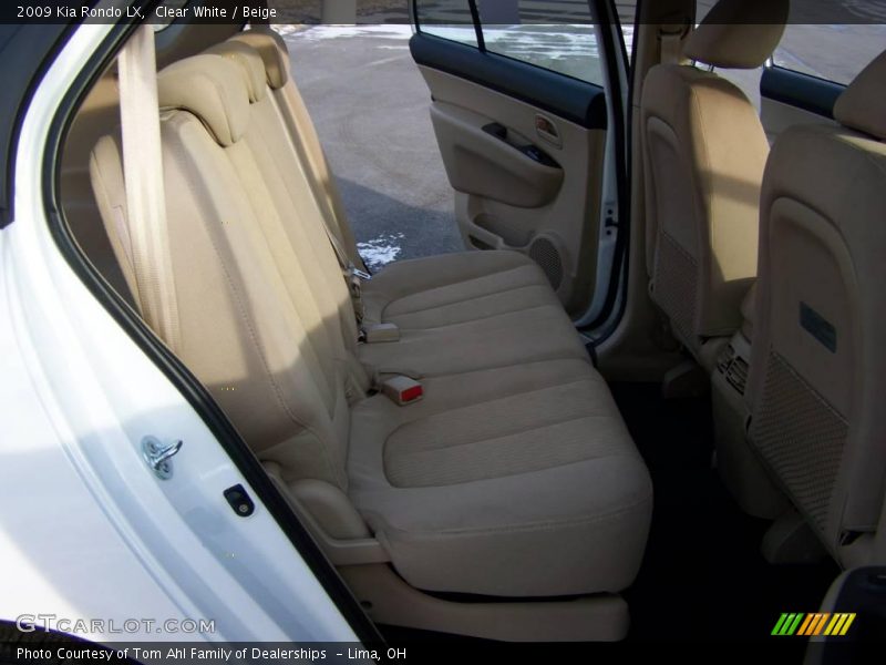 Clear White / Beige 2009 Kia Rondo LX