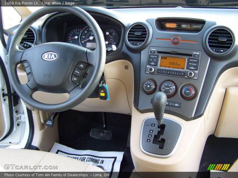 Clear White / Beige 2009 Kia Rondo LX