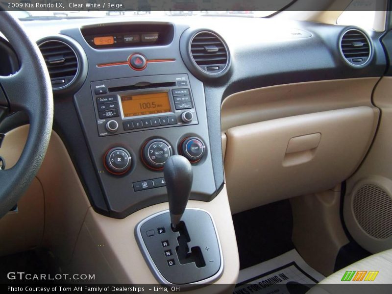Clear White / Beige 2009 Kia Rondo LX