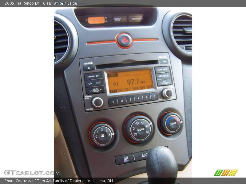 Clear White / Beige 2009 Kia Rondo LX