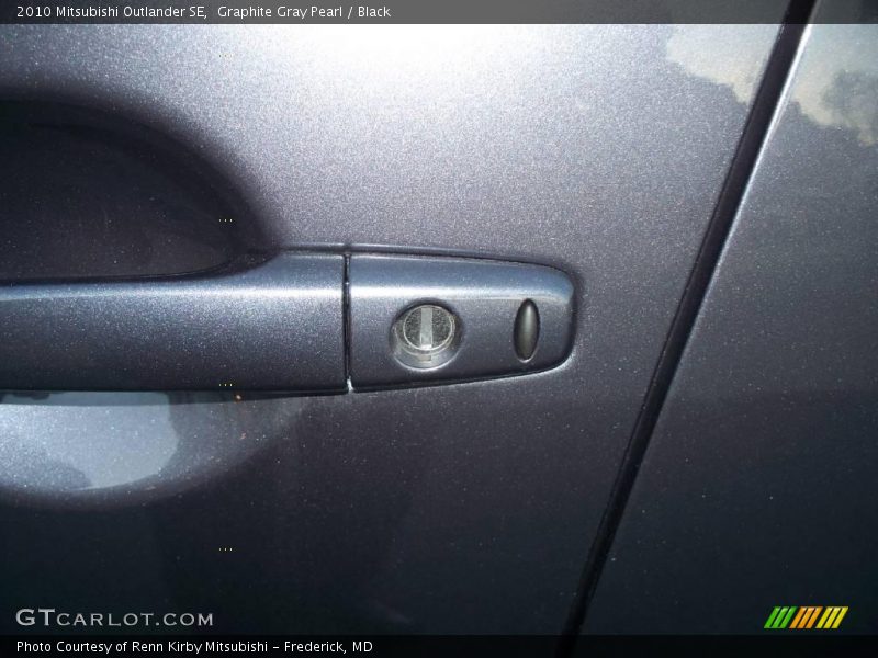 Graphite Gray Pearl / Black 2010 Mitsubishi Outlander SE
