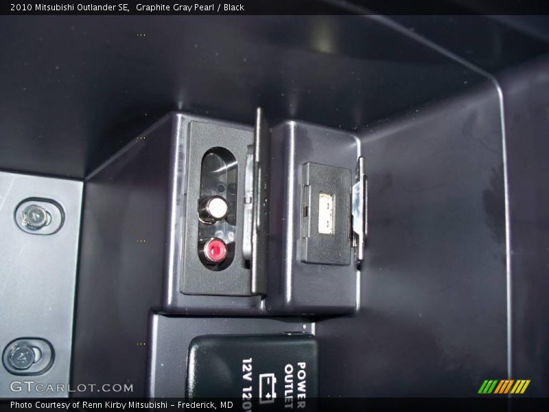 Graphite Gray Pearl / Black 2010 Mitsubishi Outlander SE