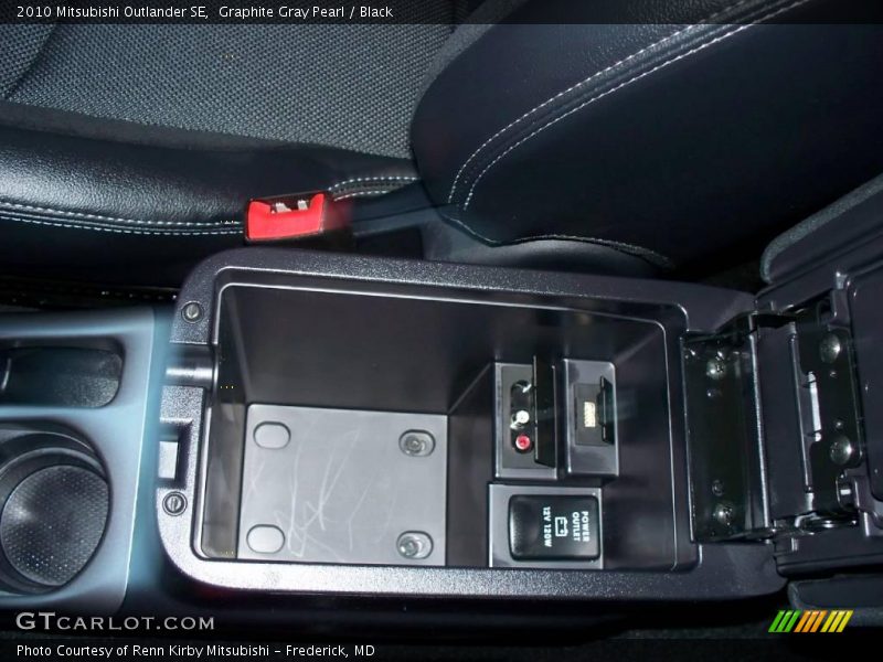 Graphite Gray Pearl / Black 2010 Mitsubishi Outlander SE