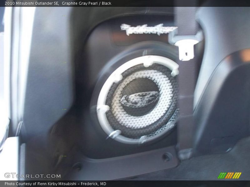 Graphite Gray Pearl / Black 2010 Mitsubishi Outlander SE