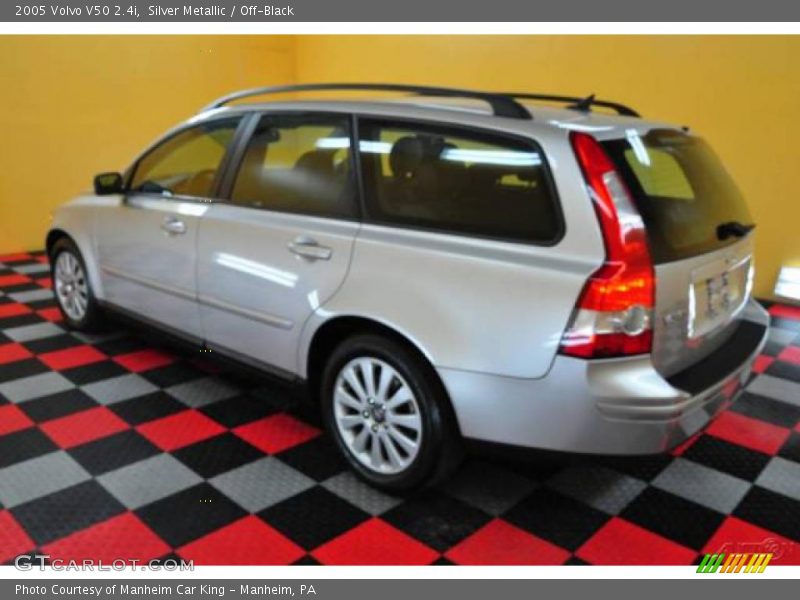 Silver Metallic / Off-Black 2005 Volvo V50 2.4i