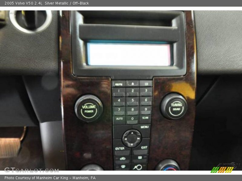 Silver Metallic / Off-Black 2005 Volvo V50 2.4i