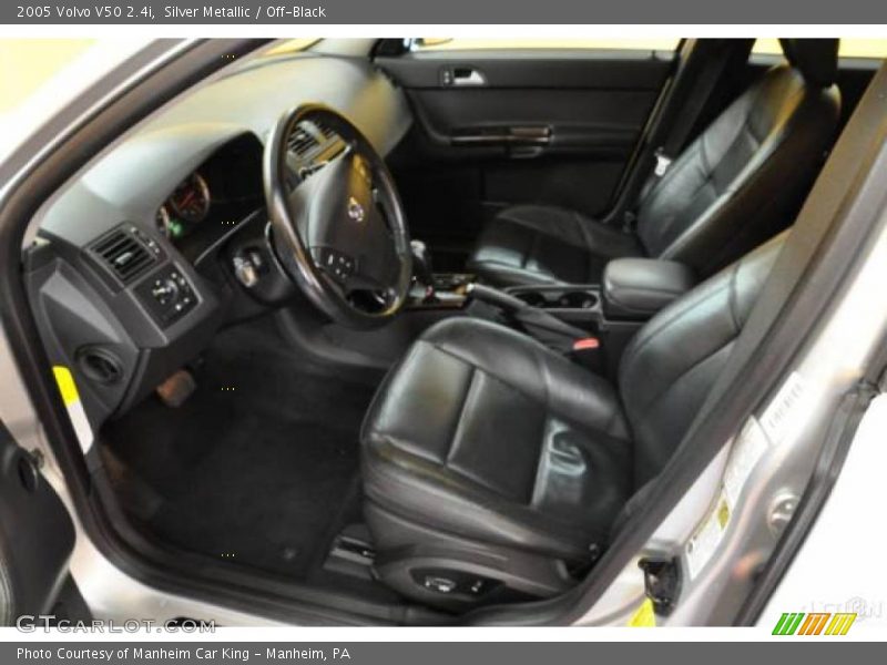 Silver Metallic / Off-Black 2005 Volvo V50 2.4i