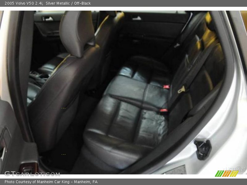 Silver Metallic / Off-Black 2005 Volvo V50 2.4i