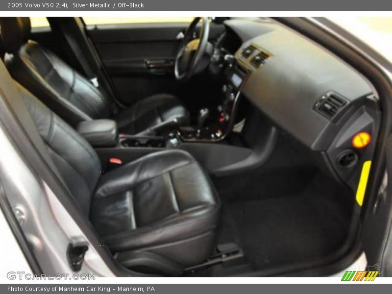 Silver Metallic / Off-Black 2005 Volvo V50 2.4i