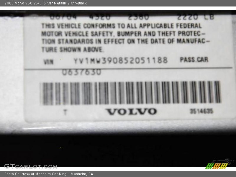 Silver Metallic / Off-Black 2005 Volvo V50 2.4i