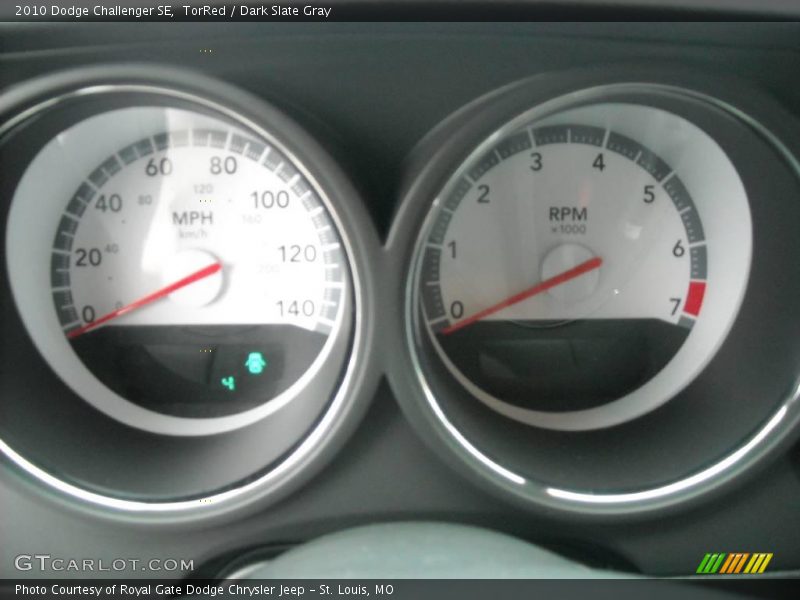 TorRed / Dark Slate Gray 2010 Dodge Challenger SE