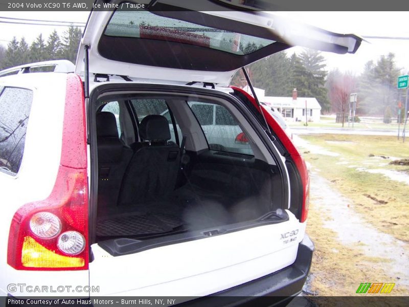 Ice White / Taupe 2004 Volvo XC90 T6 AWD