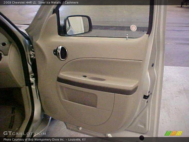 Silver Ice Metallic / Cashmere 2009 Chevrolet HHR LS