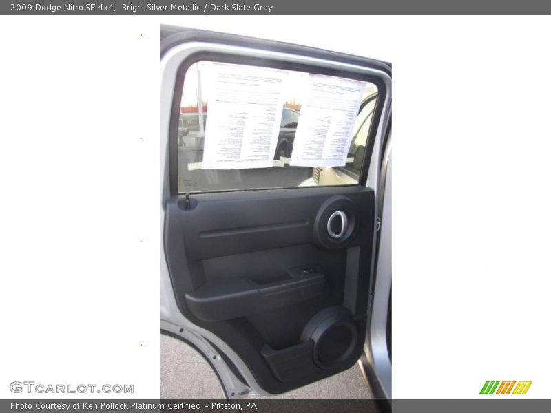 Bright Silver Metallic / Dark Slate Gray 2009 Dodge Nitro SE 4x4