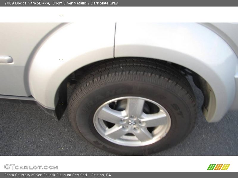 Bright Silver Metallic / Dark Slate Gray 2009 Dodge Nitro SE 4x4